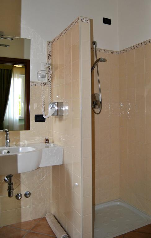 Hotel Aquila Castelfranco Emilia Δωμάτιο φωτογραφία