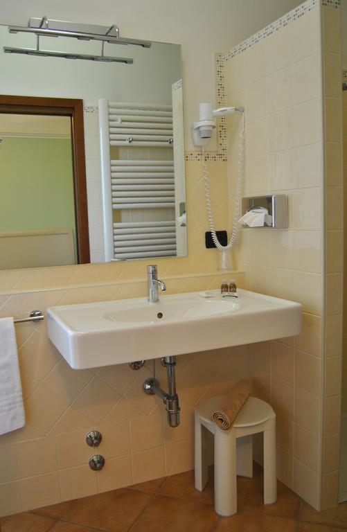 Hotel Aquila Castelfranco Emilia Δωμάτιο φωτογραφία